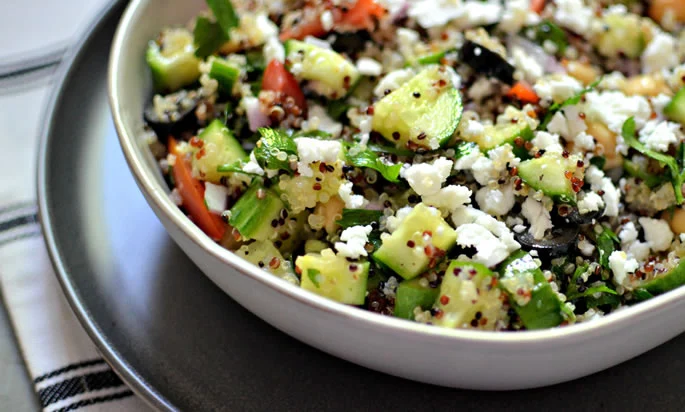 Ensalada griega de quinoa