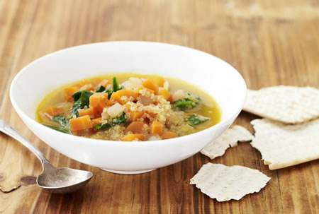 Sopa de zanahoria, quinoa y espinacas
